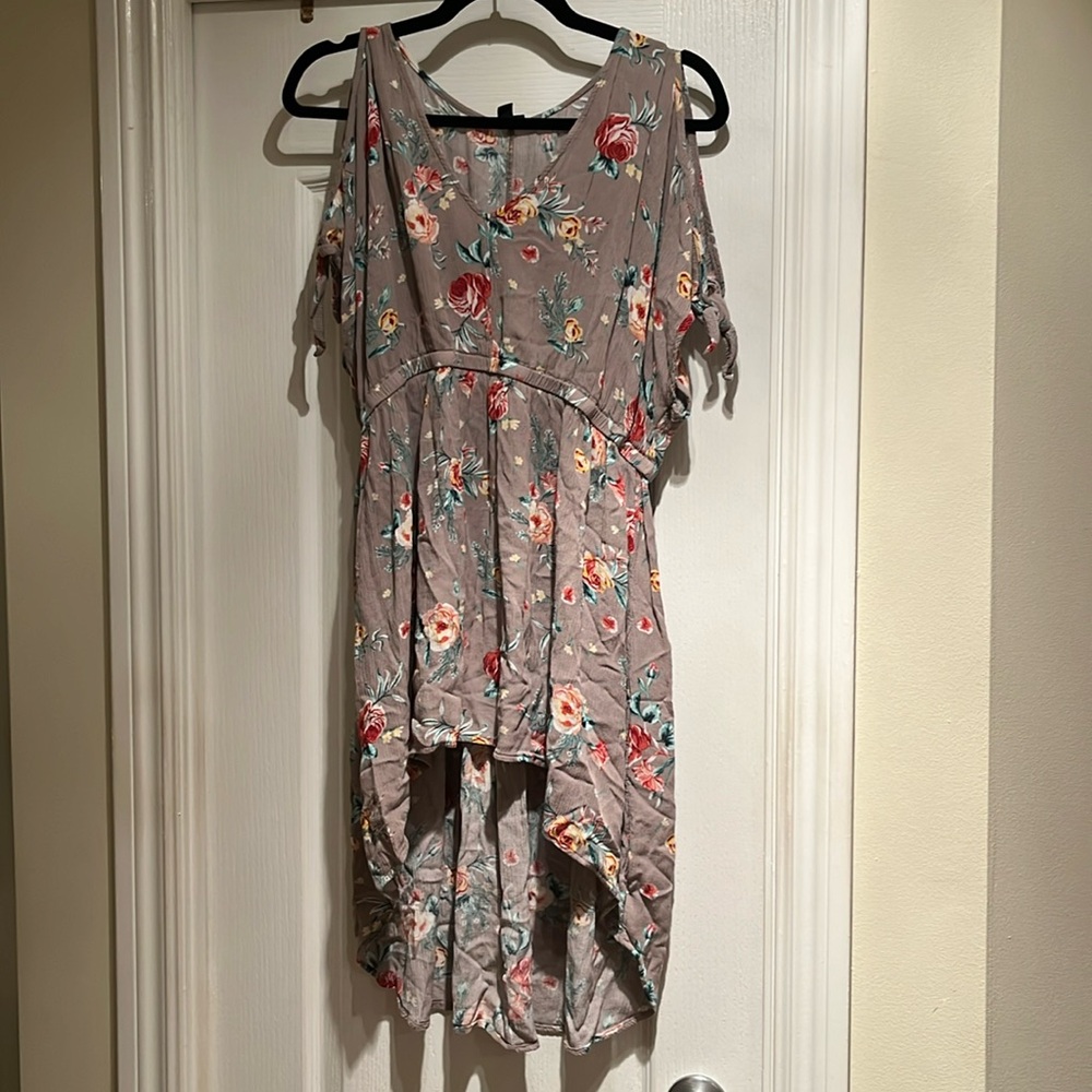 Torrid high low gauzy tunic w/tie sleeves